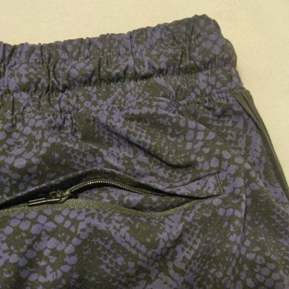 ATHLETA. Men's Black and Blue Patterned Pants